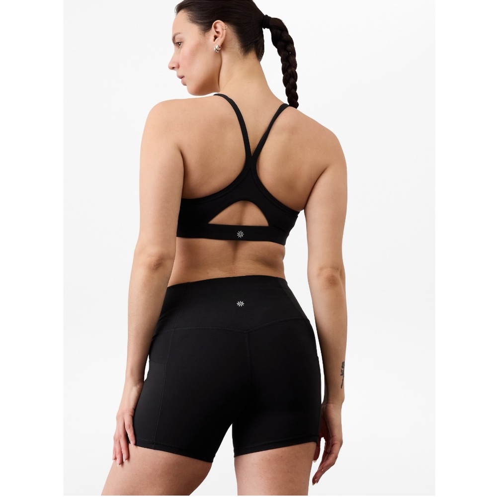 NWT Athleta Salutation Stash Pocket II 5" Short - Picture 7 of 10